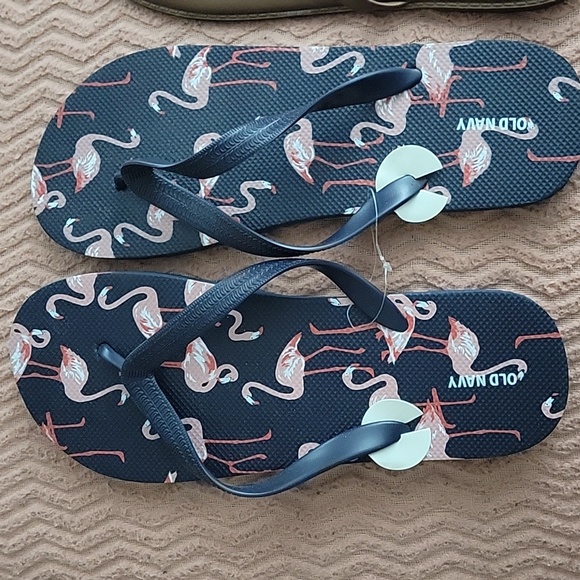 2 pairs of thong sandals - Picture 2 of 5